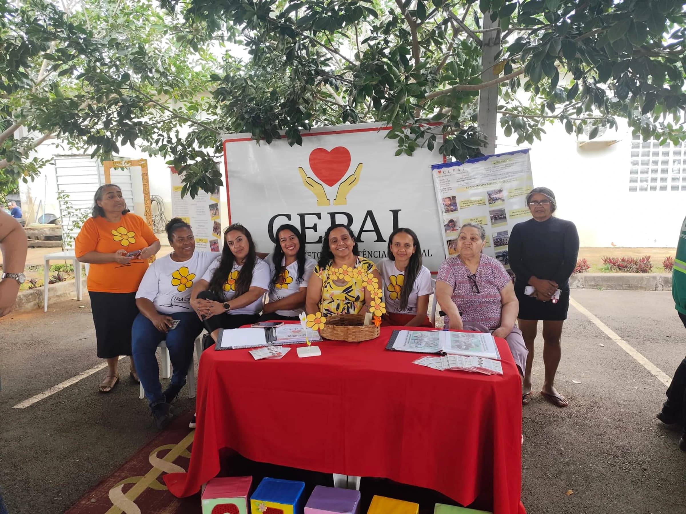 Equipe apresentando os projetos do CEPAI