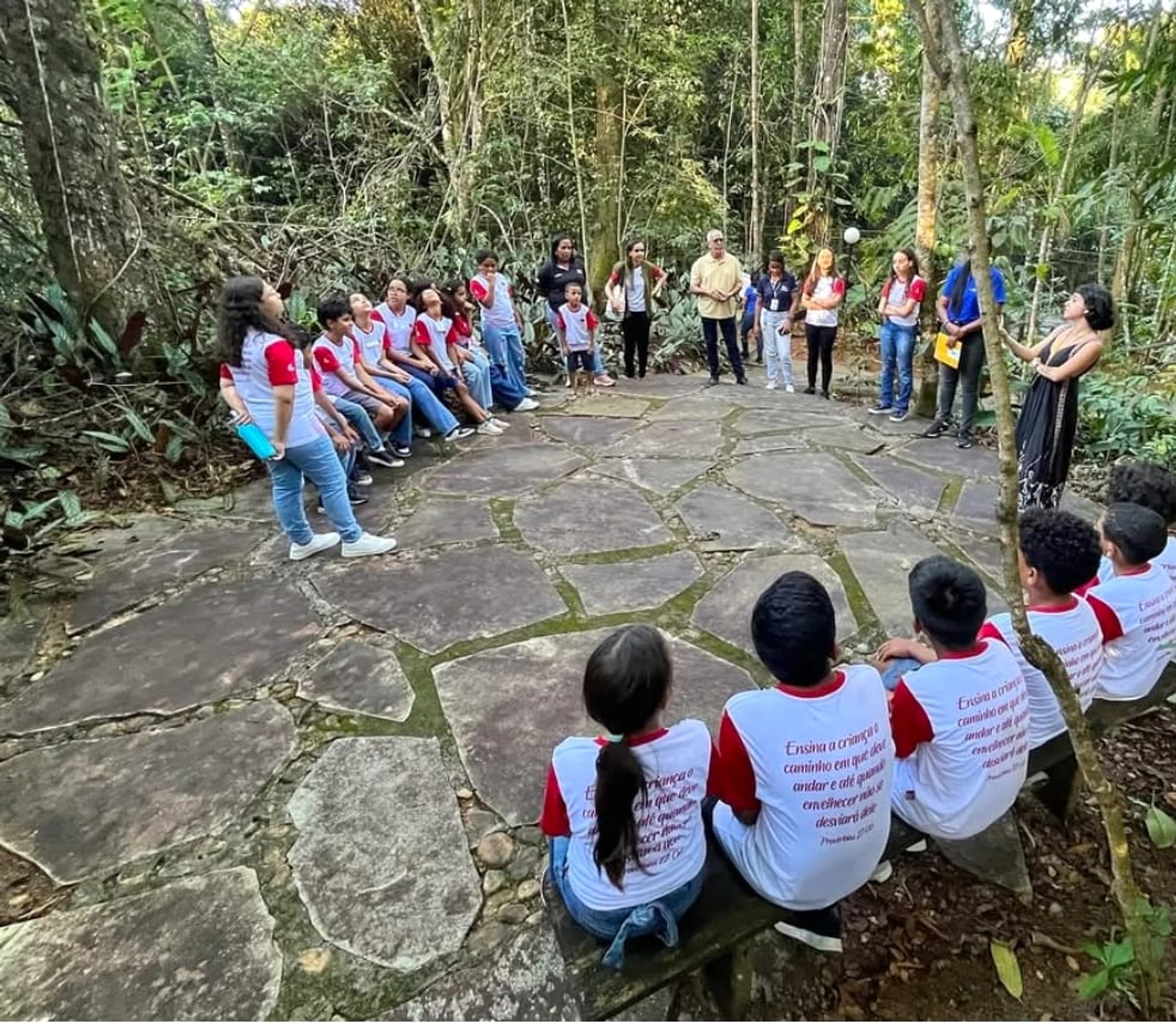 Atividade educativa em contato com a natureza