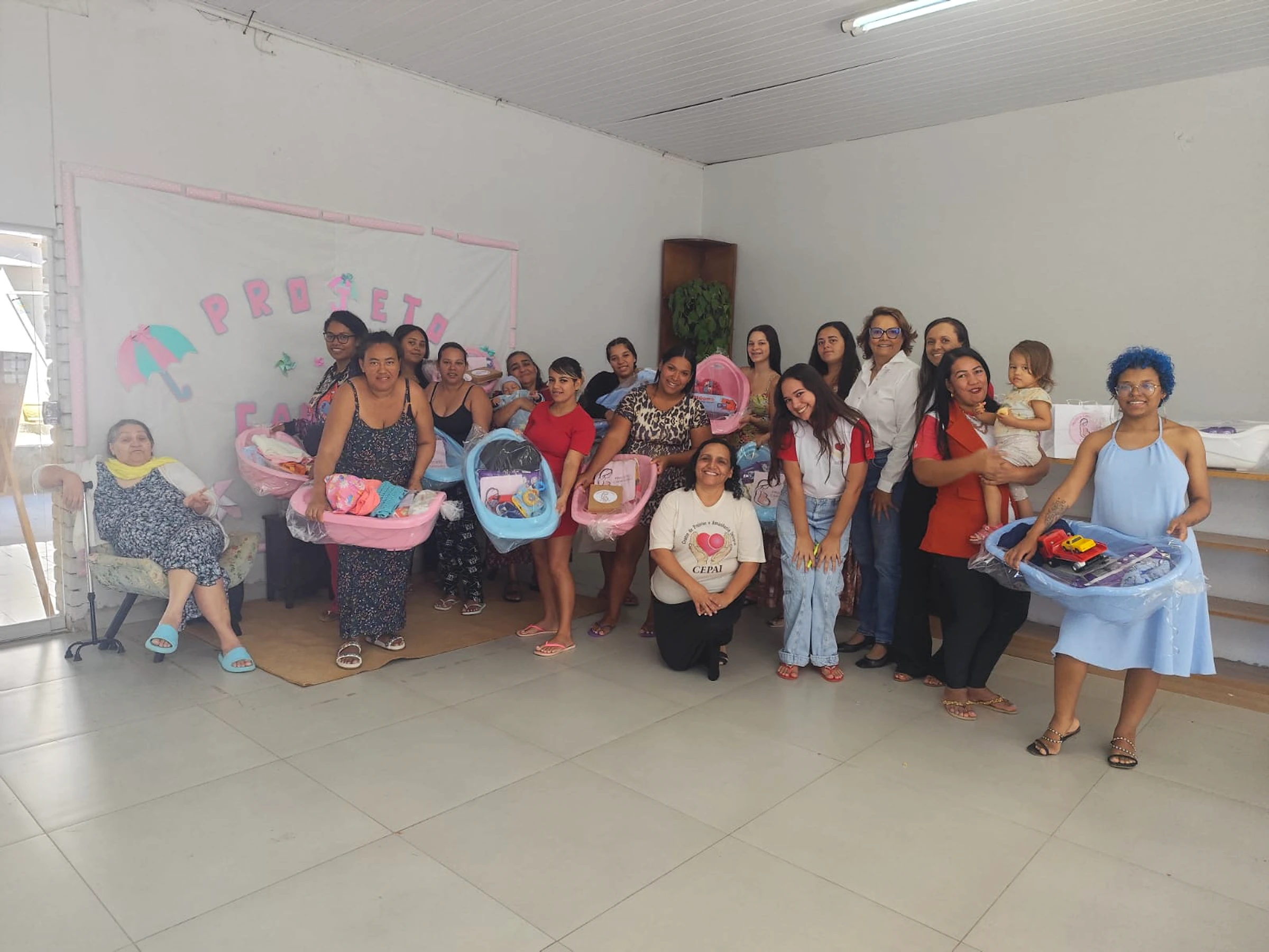 Famílias reunidas em projeto do CEPAI